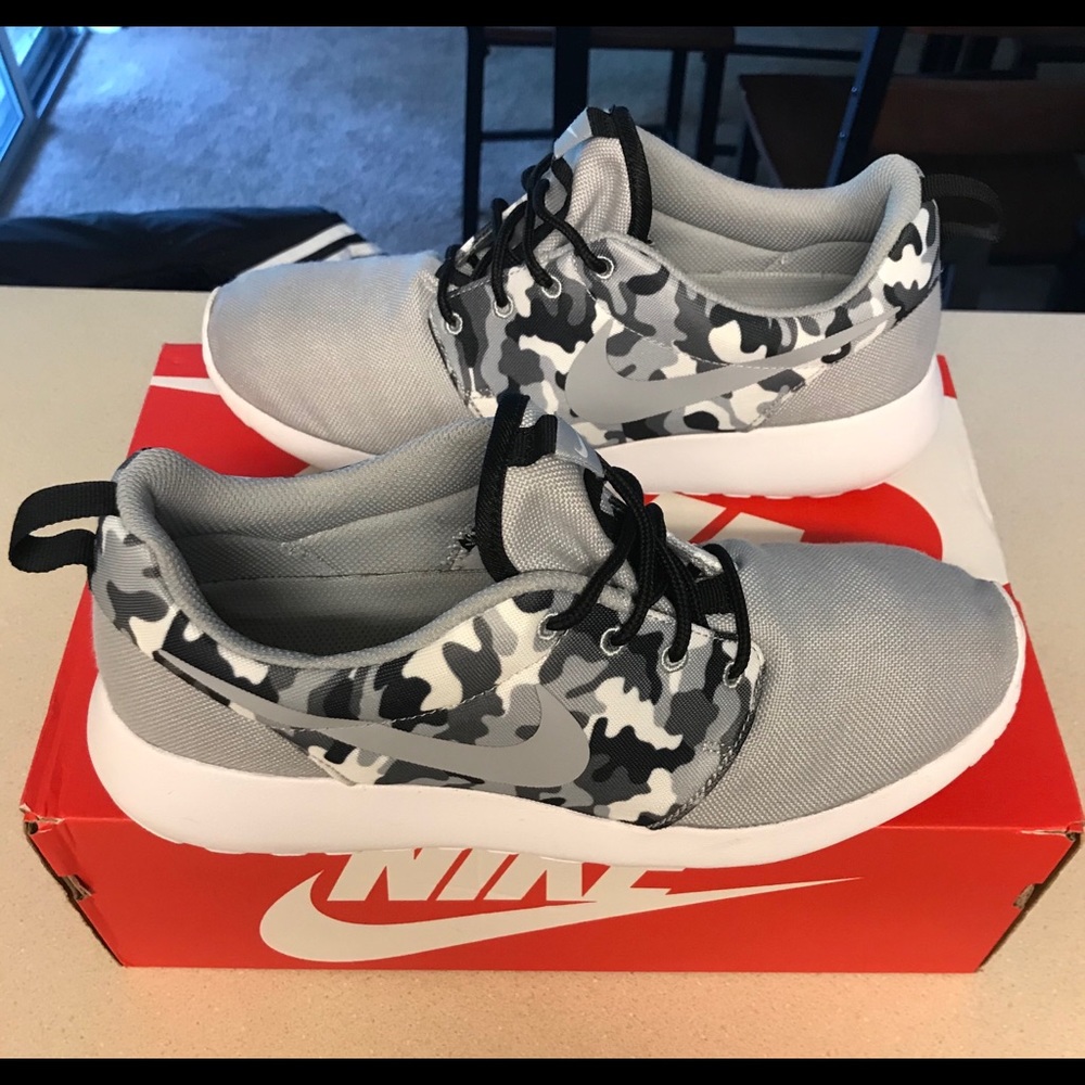 🚩Sold🚩🔥Nike Roshe “One Se”🔥